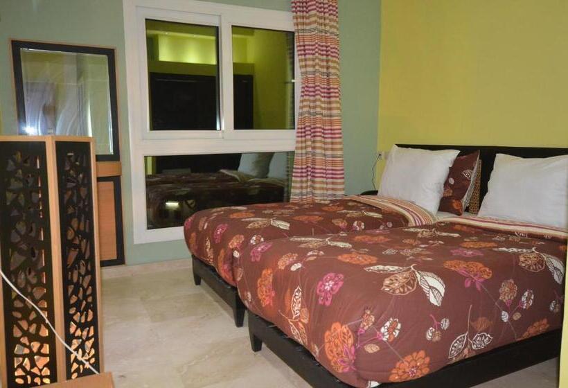 Апартаменты 1 Спальня, Hôtel Café Restaurant Pyramides