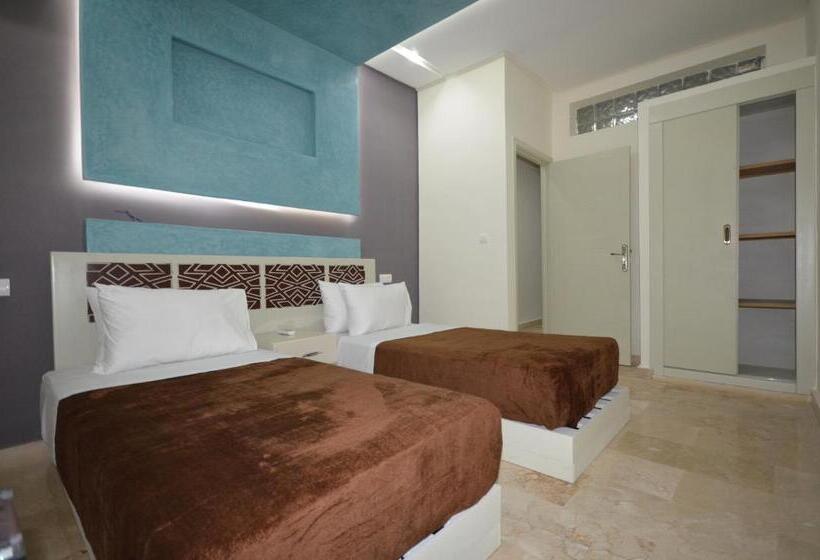 Апартаменты 1 Спальня, Hôtel Café Restaurant Pyramides