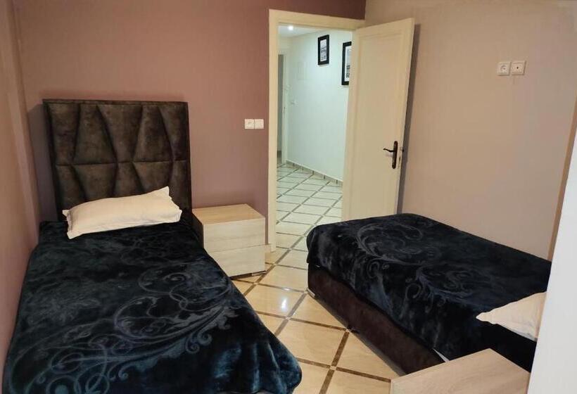 Апартаменты 1 Спальня, Hôtel Café Restaurant Pyramides