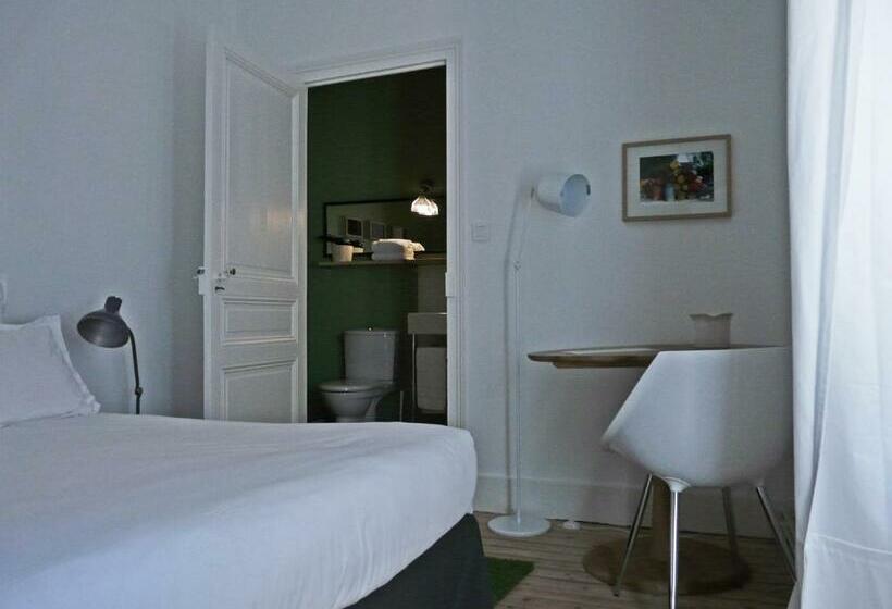 Номер Стандарт, Hôtel Courtille De Solutré