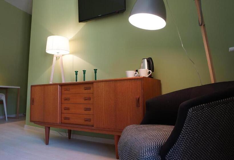 Номер Стандарт, Hôtel Courtille De Solutré