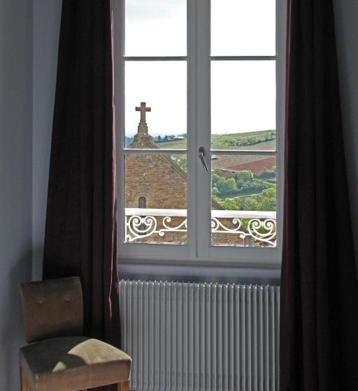 Номер Комфорт, Hôtel Courtille De Solutré