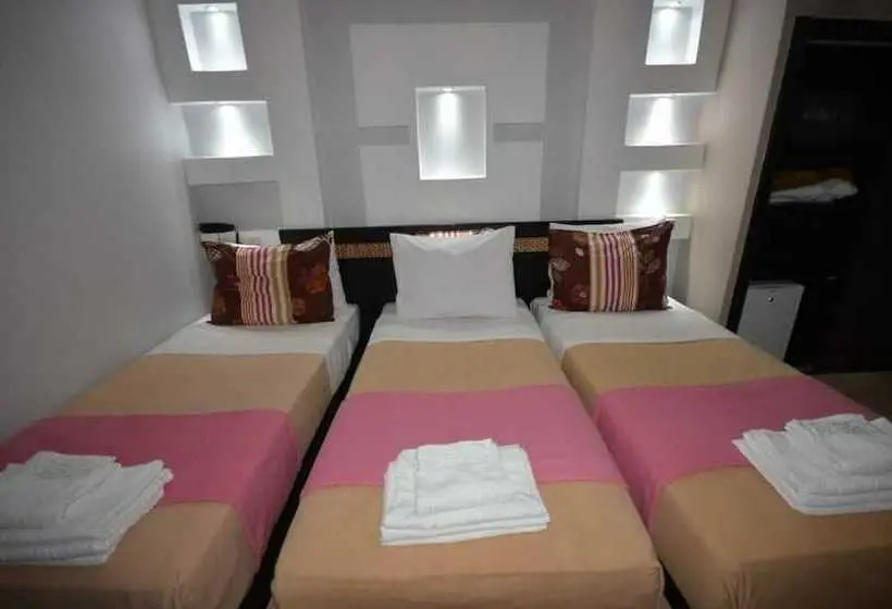 اتاق استاندارد سه نفره, Hôtel Café Restaurant Pyramides