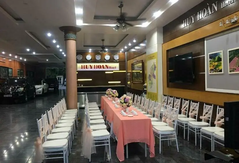 اتاق راحتی سه تخته, Huy Hoan