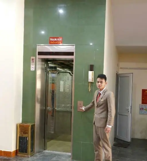 اتاق راحتی سه تخته, Huy Hoan