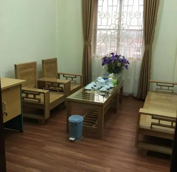 اتاق لوکس با تخت بزرگ, Huy Hoan