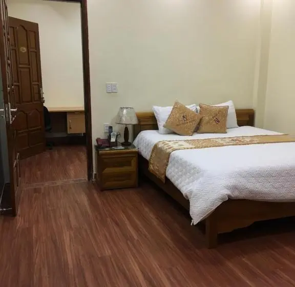 اتاق لوکس با تخت بزرگ, Huy Hoan