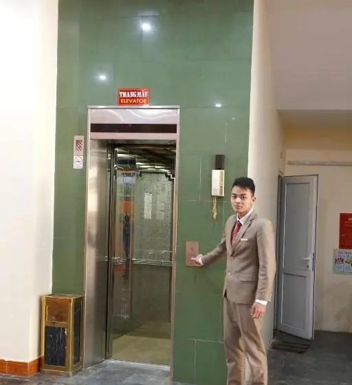 اتاق لوکس با تخت بزرگ, Huy Hoan