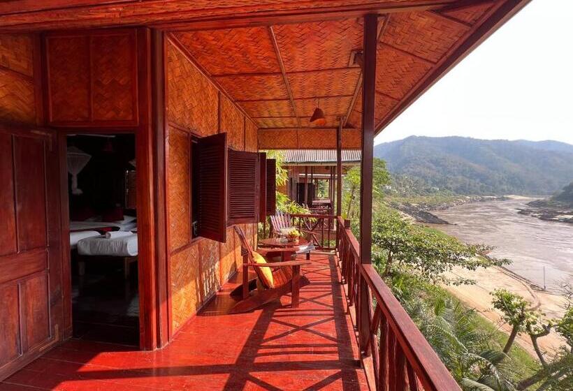 اتاق استاندارد سه تخته با چشمانداز, Mekong Riverside Lodge