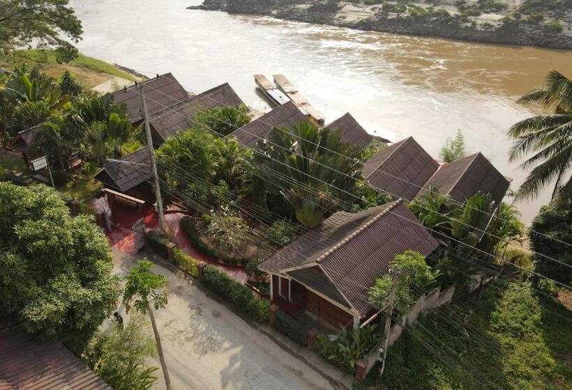Трехместный Номер Стандарт с Видом, Mekong Riverside Lodge