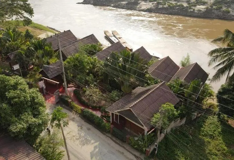 اتاق استاندارد سه تخته با چشمانداز, Mekong Riverside Lodge