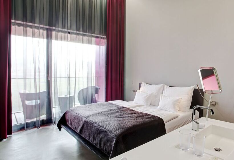 اتاق لوکس, Miura