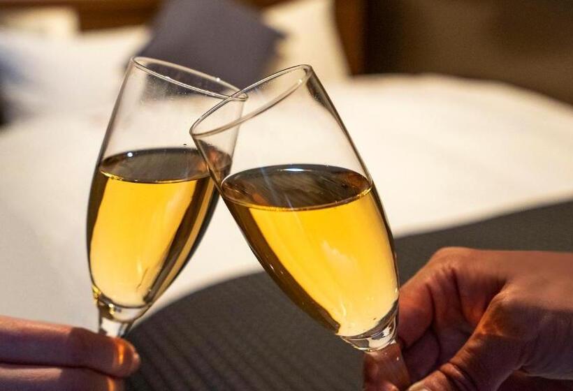 标准间, New Gaea Ube