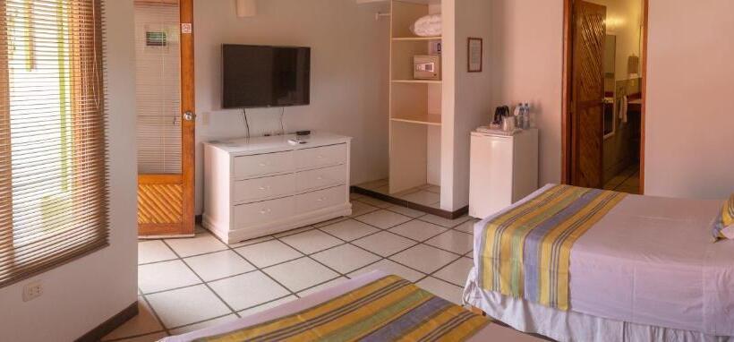 חדר סטנדרט עם מיטת קינג, Punta Sal Suites & Bungalows Resort