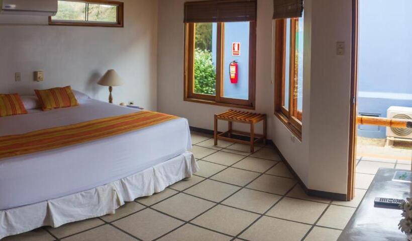 חדר סטנדרט עם מיטת קינג, Punta Sal Suites & Bungalows Resort