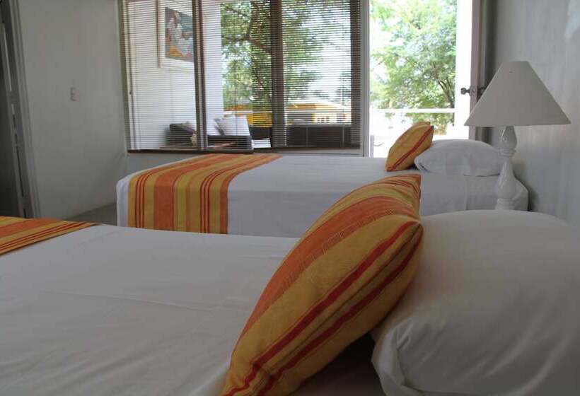 בונגלו משפחתי, Punta Sal Suites & Bungalows Resort