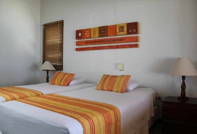 בונגלו משפחתי, Punta Sal Suites & Bungalows Resort