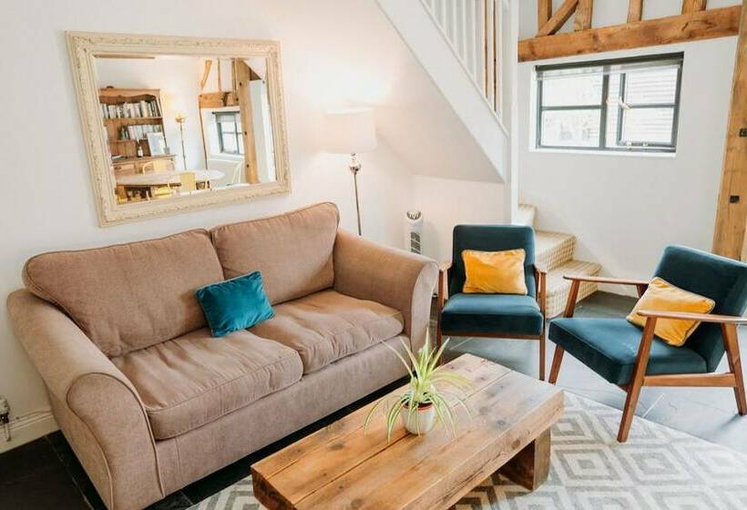 Вилла 2 Спальни, Creeksea Place Barns