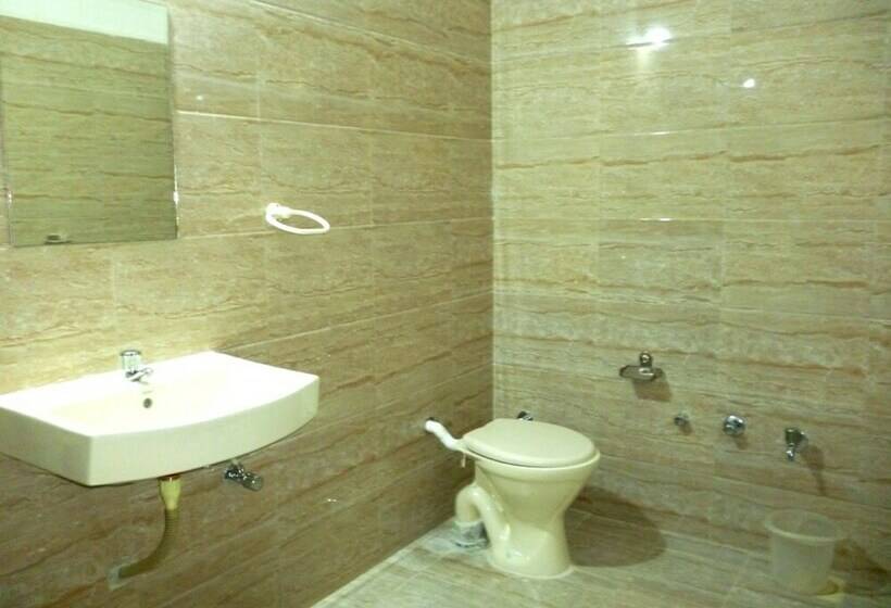 חדר אקזקיוטיב, Empire Gandhidham