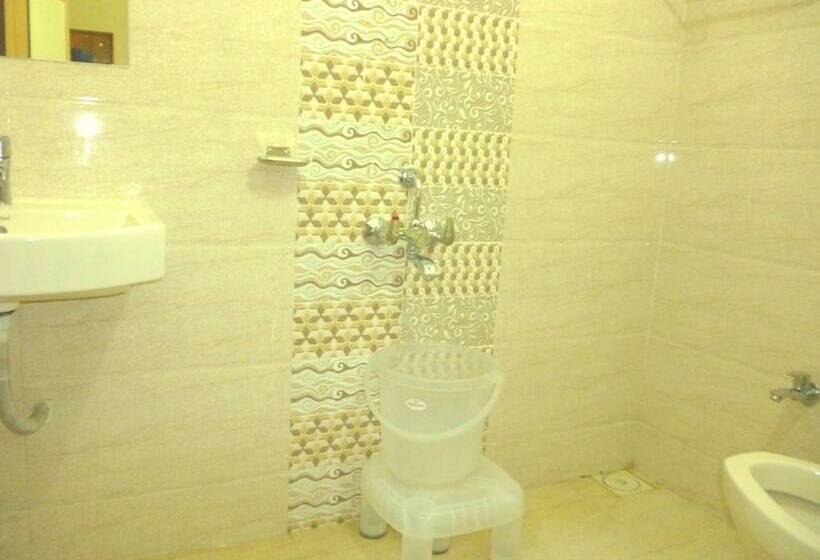 חדר אקזקיוטיב, Empire Gandhidham