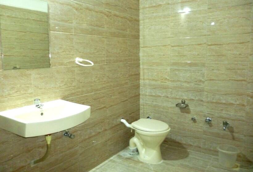 חדר דלוקס, Empire Gandhidham