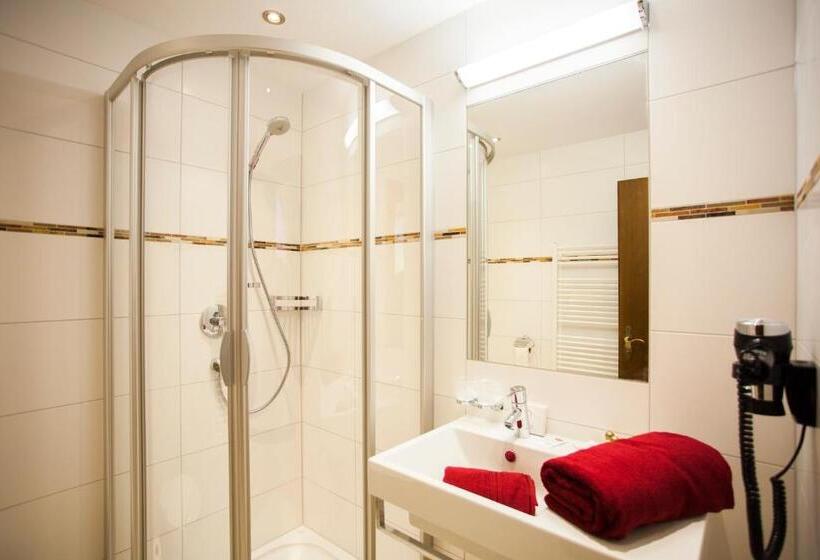 컴포트 룸, Schönauer Hof