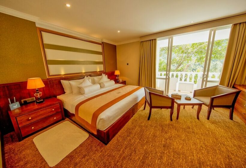 Номер Deluxe, The Golden Crown