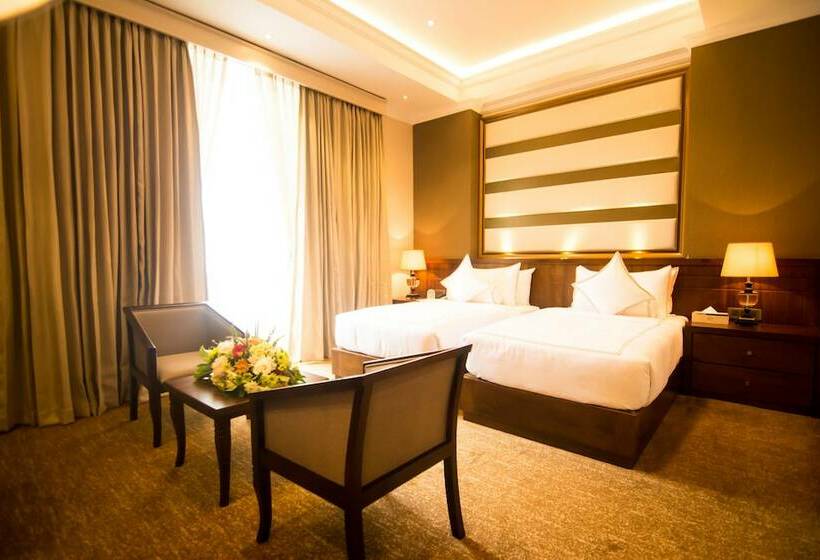 Номер Deluxe, The Golden Crown