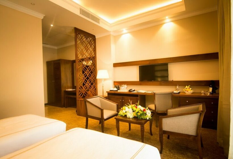 Номер Deluxe, The Golden Crown