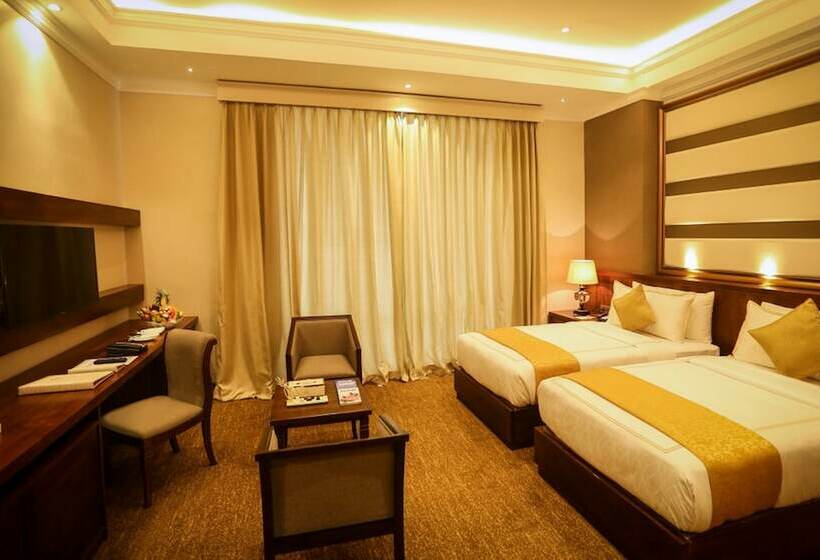 Номер Deluxe, The Golden Crown