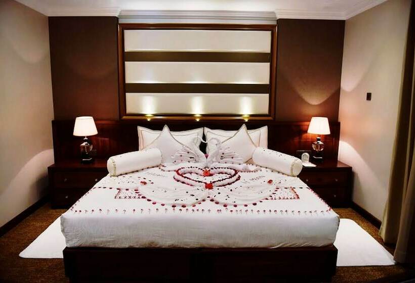 Номер Deluxe, The Golden Crown