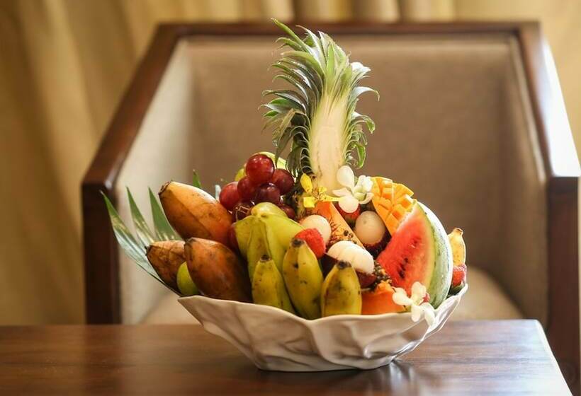 Номер Deluxe, The Golden Crown