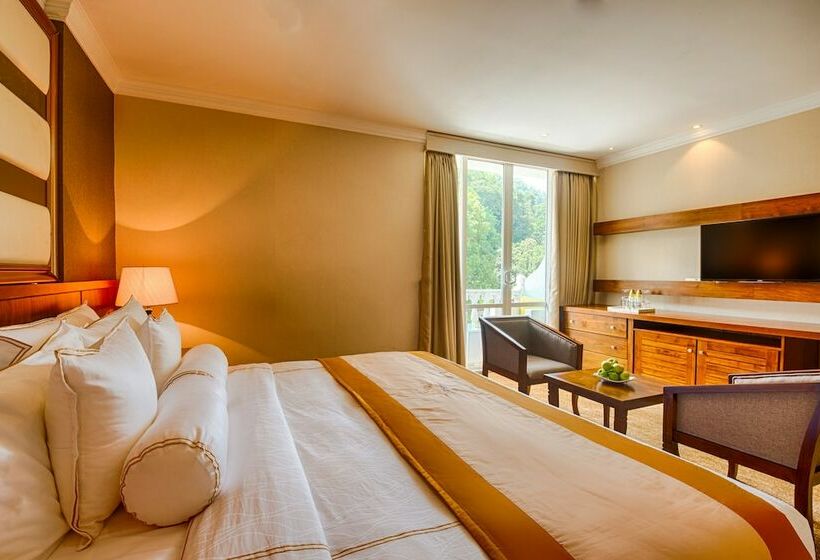 Номер Deluxe, The Golden Crown