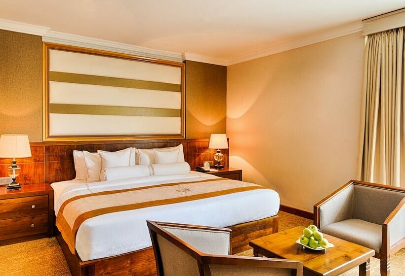 Номер Deluxe, The Golden Crown