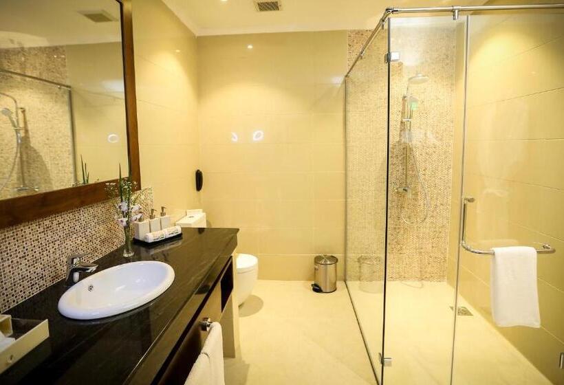 Номер Deluxe, The Golden Crown