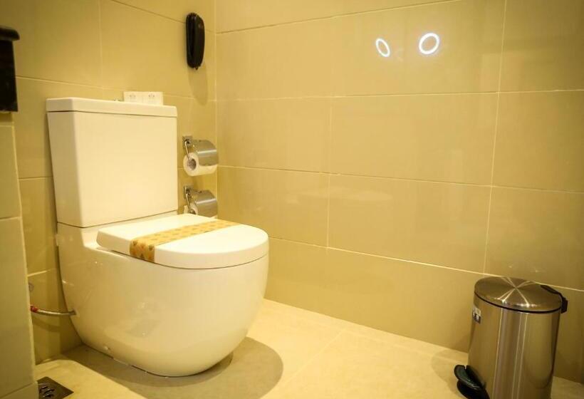 Номер Deluxe, The Golden Crown