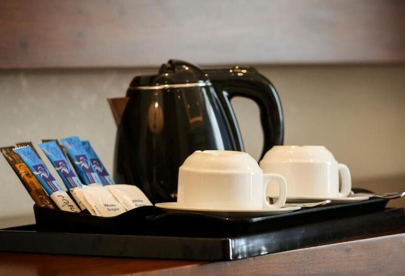 Полулюкс, The Golden Crown