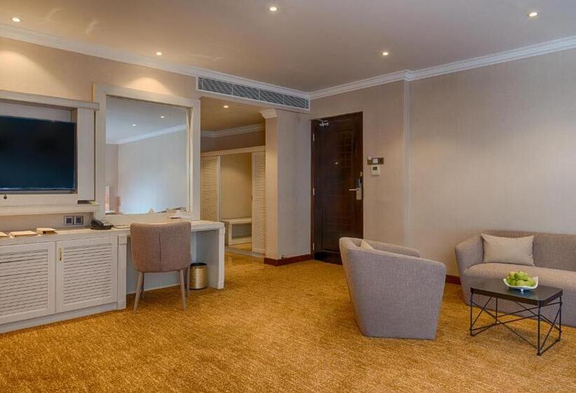 Номер Премиум, The Golden Crown