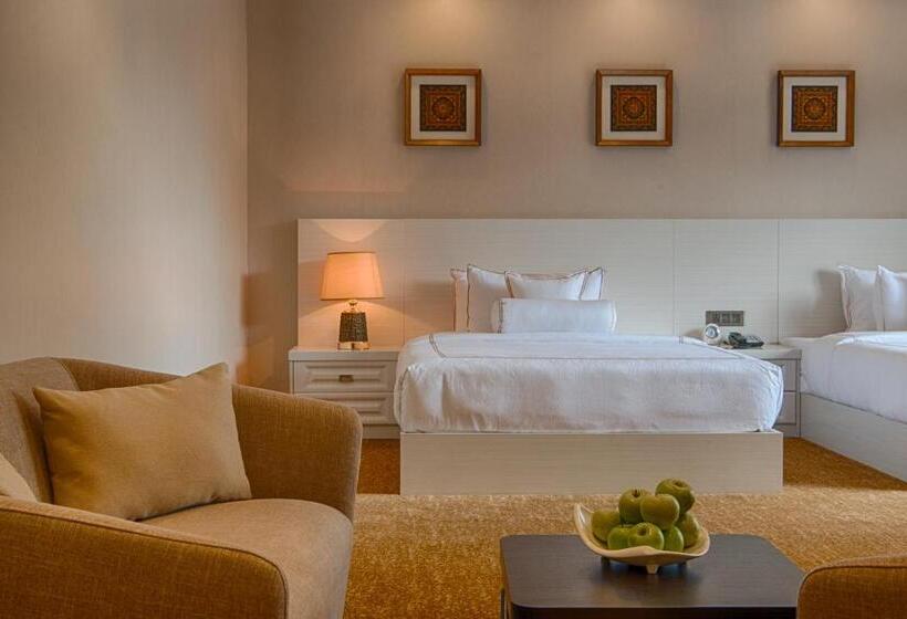 Номер Премиум, The Golden Crown