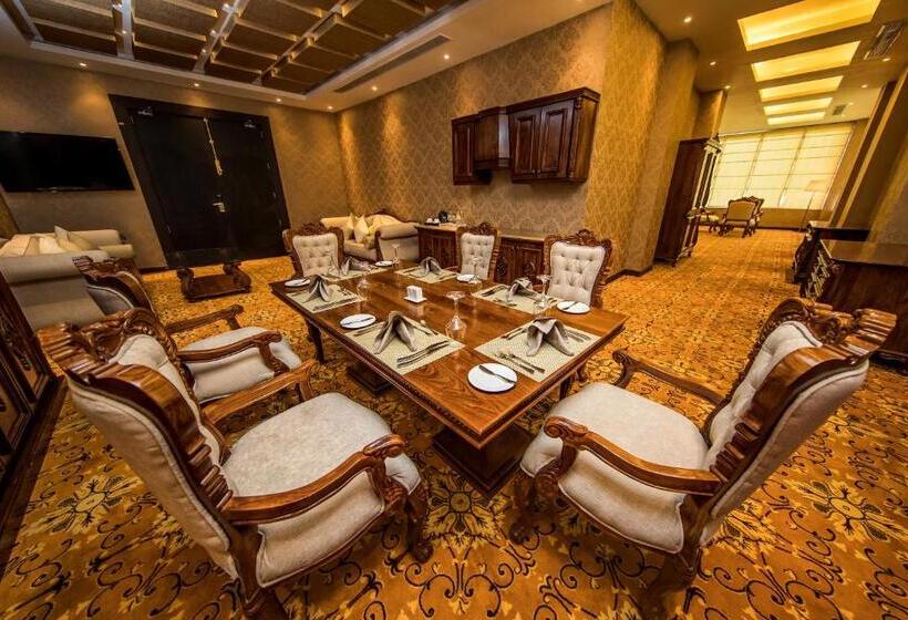 Президентский Люкс, The Golden Crown