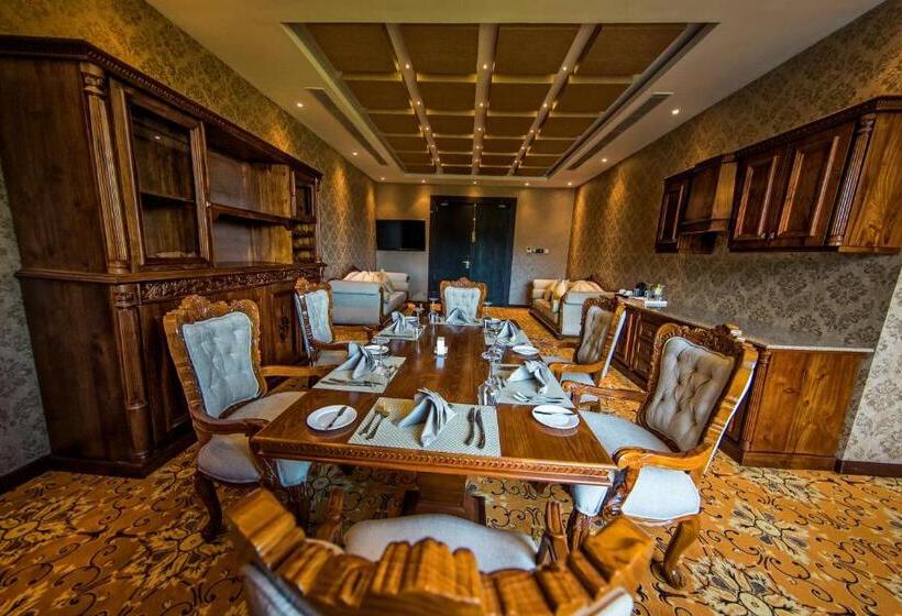 Президентский Люкс, The Golden Crown