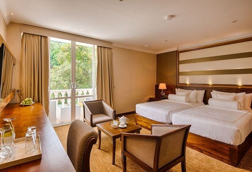 Номер Deluxe, The Golden Crown