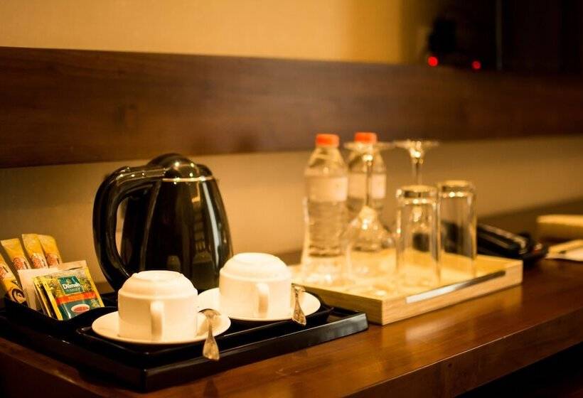 Номер Deluxe, The Golden Crown