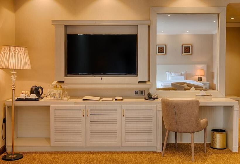 Номер Премиум, The Golden Crown