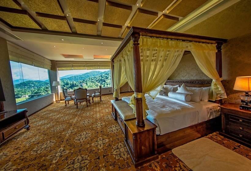 Люкс, The Golden Crown