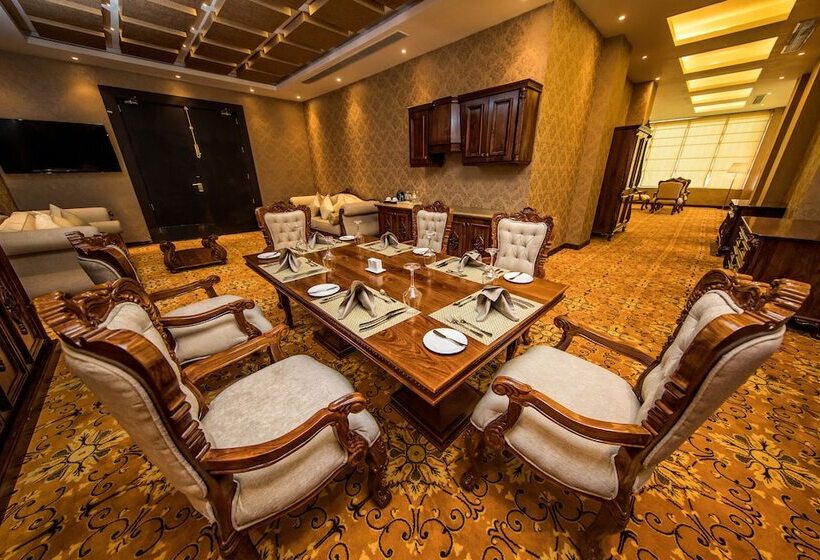 Президентский Люкс, The Golden Crown