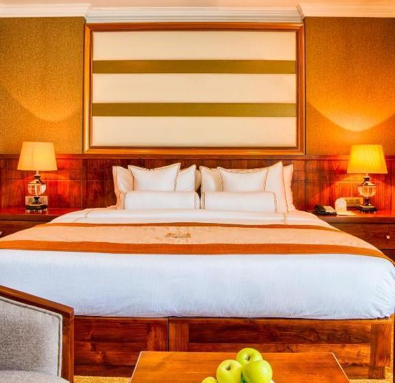 Номер Deluxe, The Golden Crown