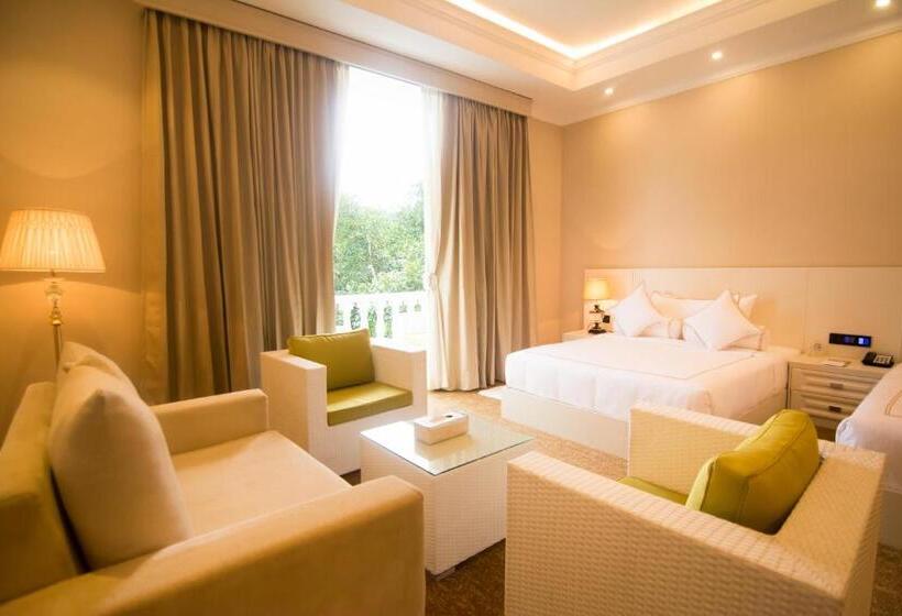 Полулюкс, The Golden Crown