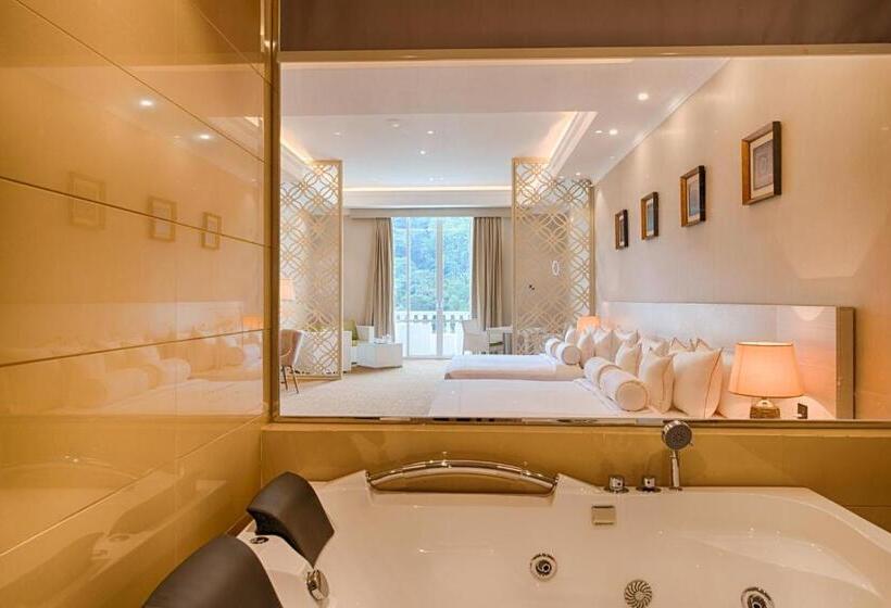 Люкс Премиум, The Golden Crown