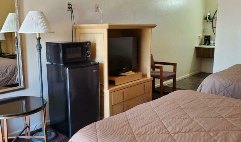 חדר סטנדרט שתי מיטות זוגיות, Economy Inn